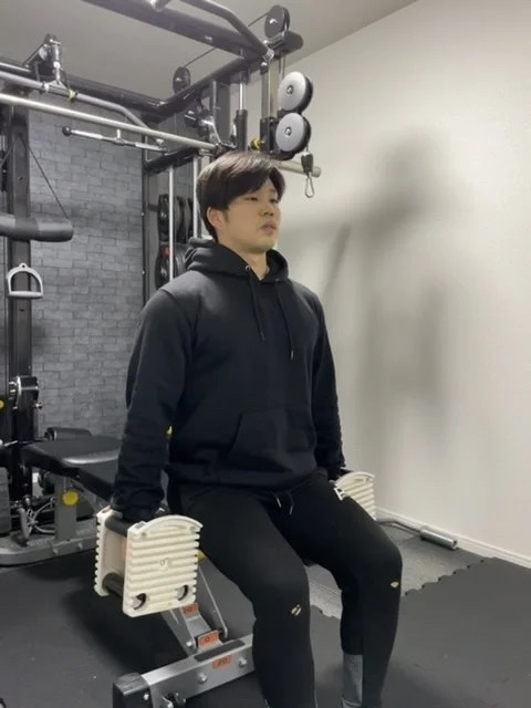 シーテッドサイドレイズ