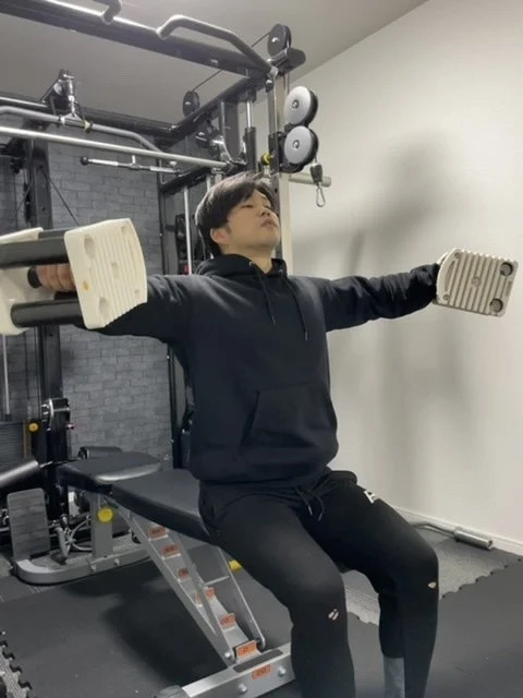 シーテッドサイドレイズ